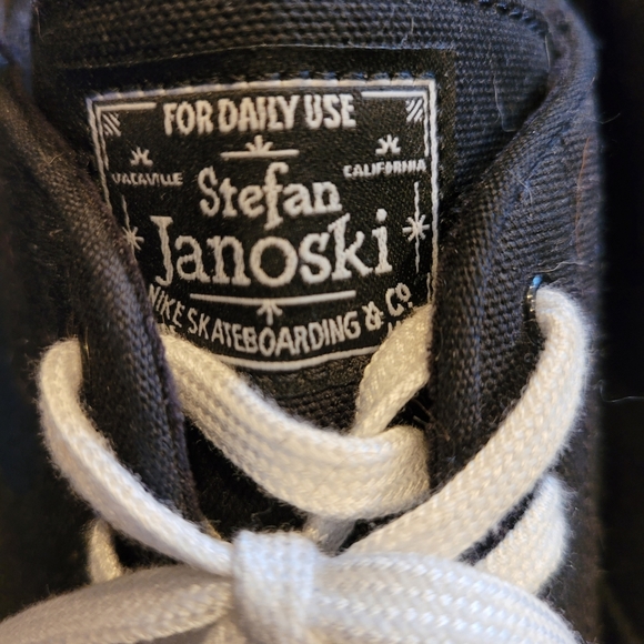 shoes - Picture 2 of 3